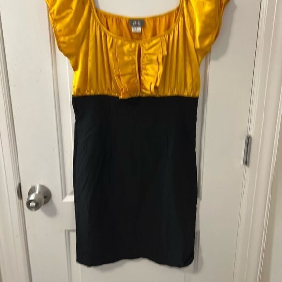 Dress   - Picture 3 of 5